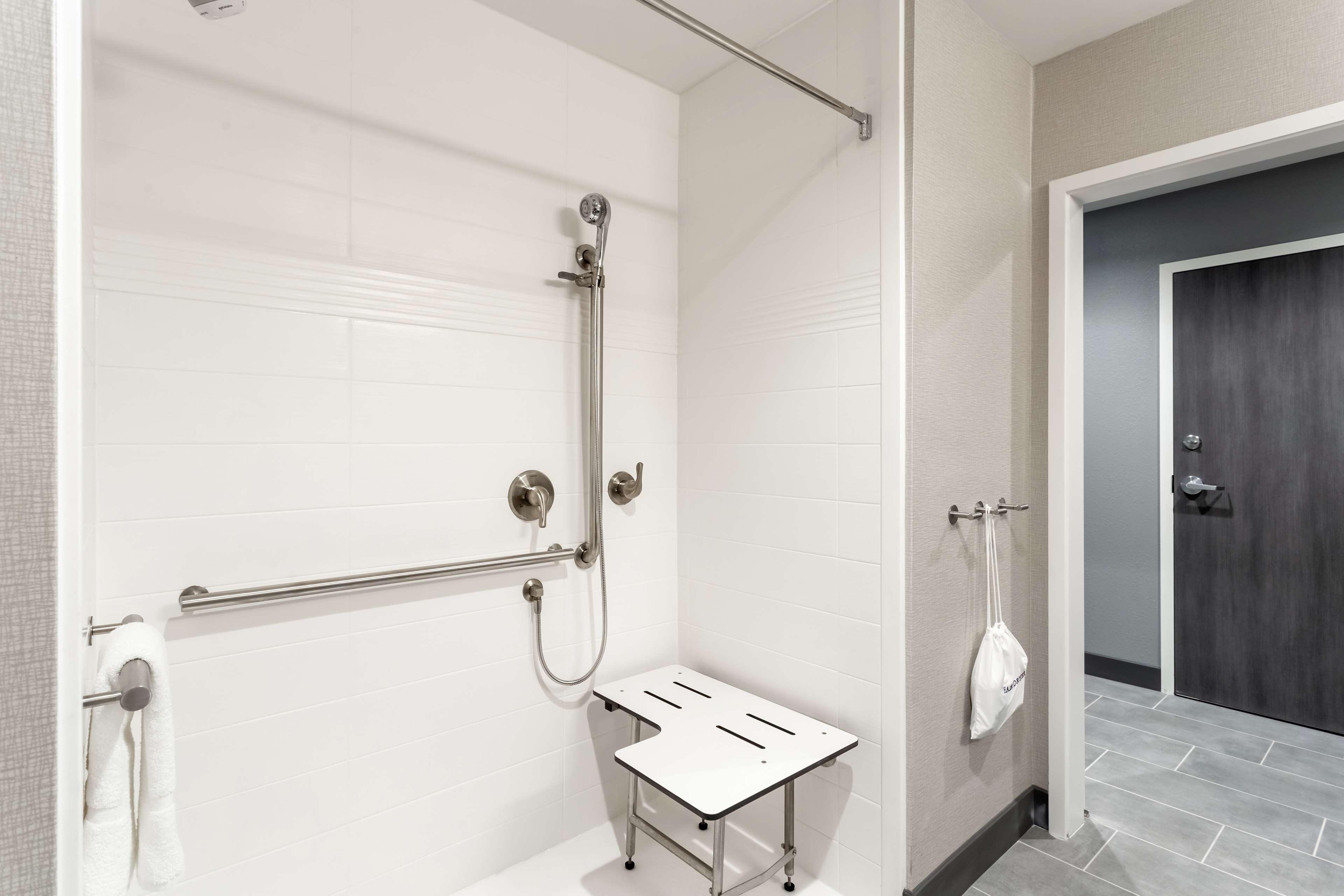 Hampton Inn Madison, Oh Екстериор снимка