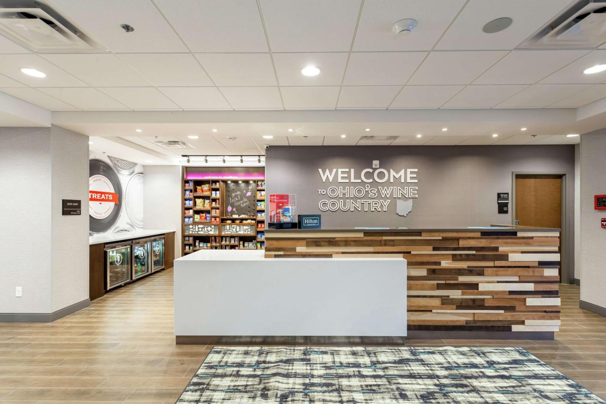 Hampton Inn Madison, Oh Екстериор снимка